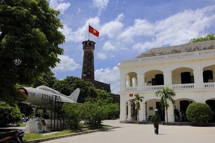 Vietnam, Hanoï, musée de l'armée et la tour hexagonale du Drapeau, le Mig-21