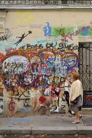 France, Paris (75), la maison couverte de graffitis où vécut Serge Gainsbourg rue de Verneuil