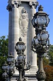 France, Paris (75), candélabres du pont Alexandre III