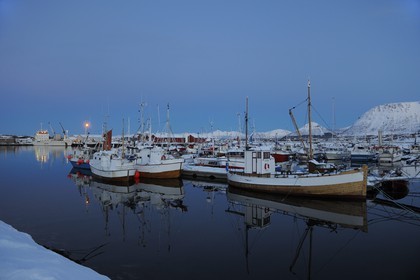 Norvège, Nordland, iles des Westeralen, port de Myre à la nuit tombante