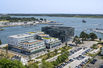 France, Morbihan (56), Lorient, le Péristyle, quartier natal de la ville mais détruit par les bombardement, est tourné vers la rade