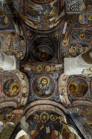 Turquie, Anatolie Centrale, province de Nevsehir, Cappadoce classée Patrimoine Mondial de l'UNESCO, Göreme, le musée en plein air, église  Sombre troglodytique (Karanlik Kilise)