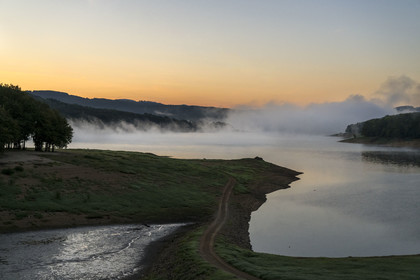 France, Nievre, Regional Natural Park of Morvan, Chaumard, Pannecière lake in the early morning mist
