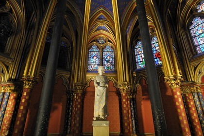France, Paris (75), ile de la Cité, la Sainte Chapelle, statue de Saint-Louis dans la Chapelle Basse