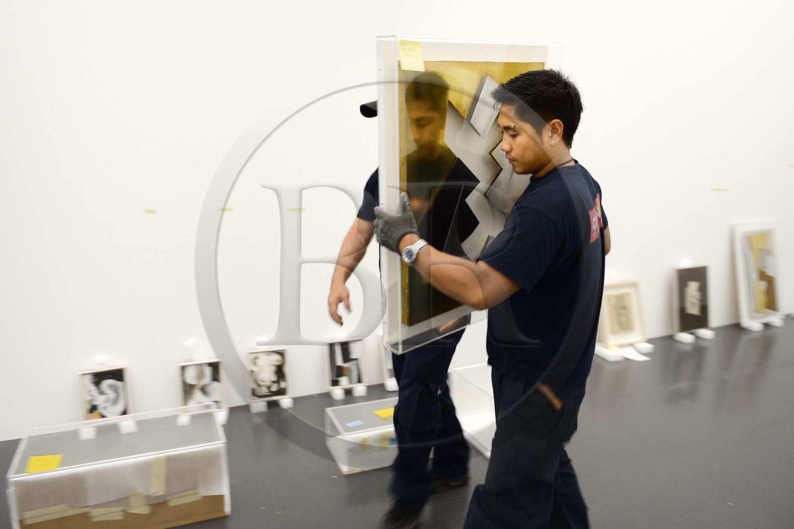 France, Moselle (57), Metz, quartier de l'Amphithéâtre, le Centre Pompidou-Metz, centre d'art conçus par les architectes Shigeru Ban et Jean de Gastines, installation de l'exposition de Hans Richter