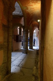 France, Rhone, Lyon, historical site listed as World Heritage by UNESCO, Vieux Lyon (Old Town), traboule (small passageway) connecting the 6 rue des Trois Maries to the 6 rue Saint Jean