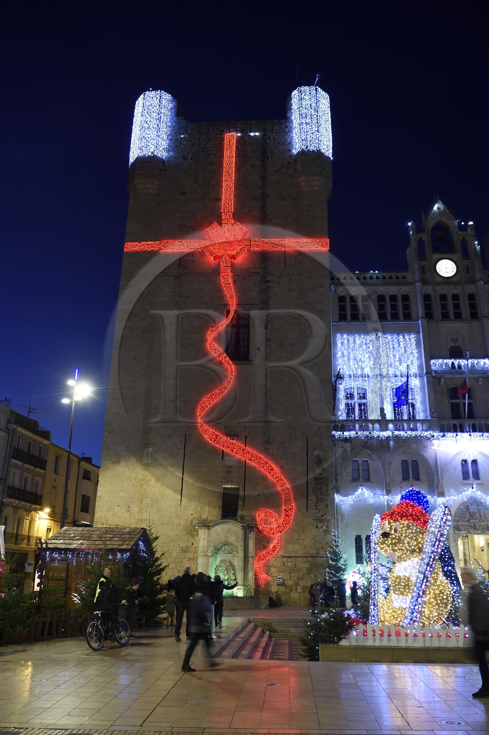 France, Aude (11), Narbonne, cathédrale Saint-Just-et-Saint-Pasteur avec les décorations de Noël