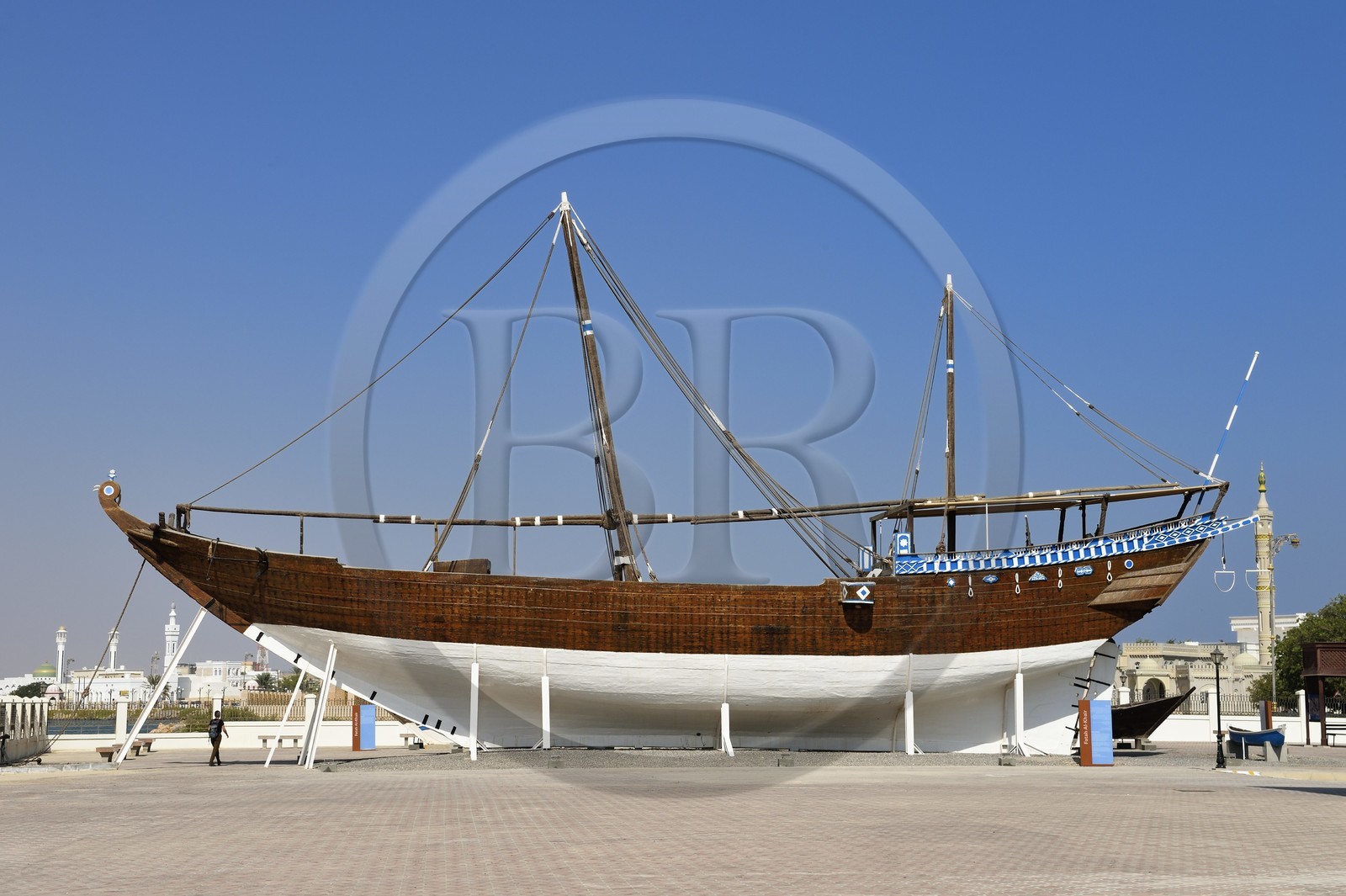 Sultanat d'Oman, gouvernorat de Ash Sharqiyah du Sud, ville et port de Sour, Ship Factory (Sur) Khour Al Batah, musée maritime consacré au boutre Fatah Al Khair, un bateau de pêche en bois historique construit à Sour il y a 70 ans