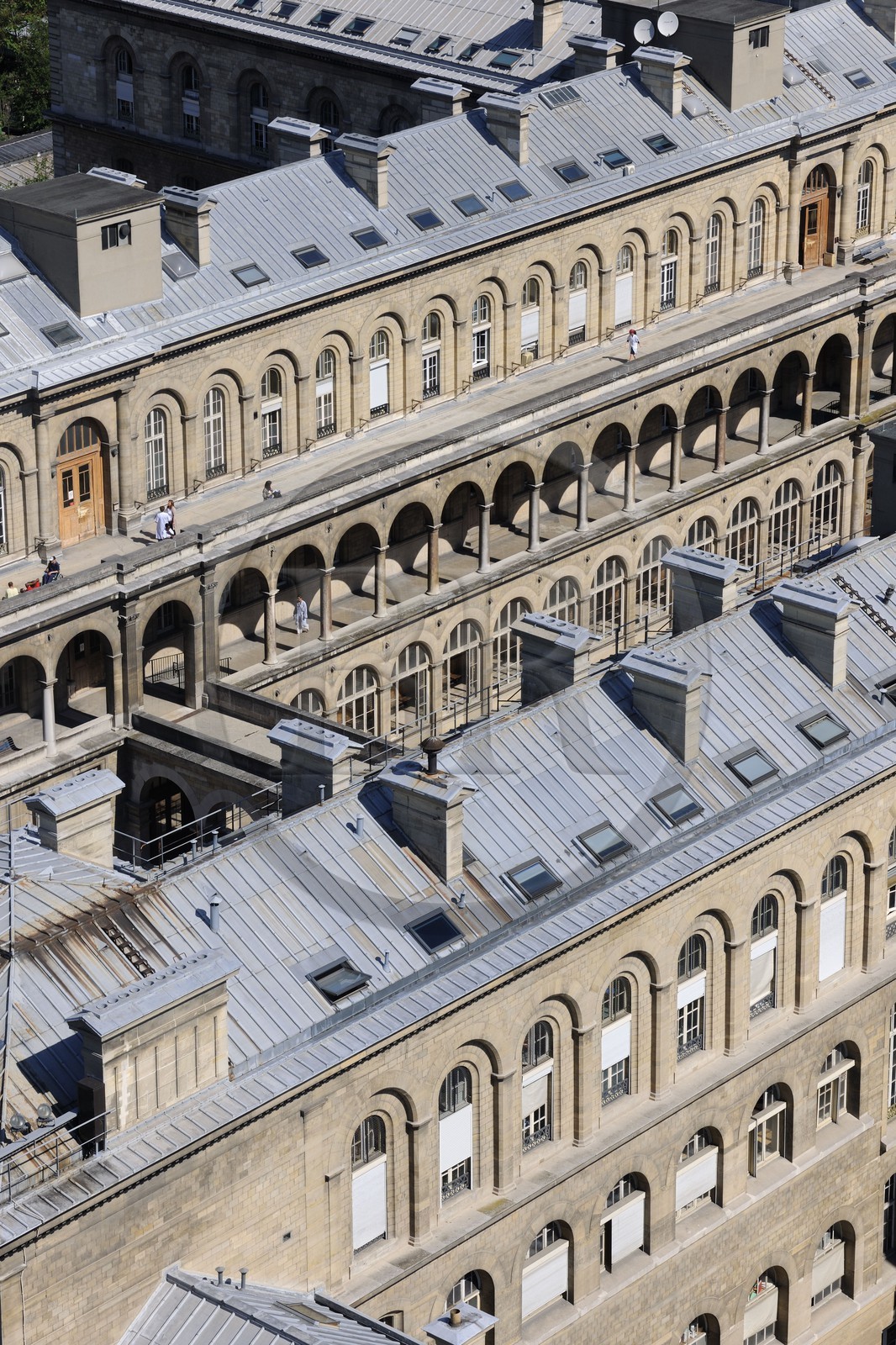 France, Paris (75), vue depuis la cathédrale Notre-Dame de Paris, l'hôpital de l'Hôtel Dieu