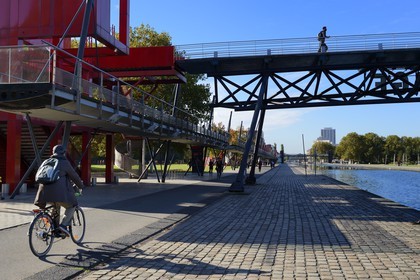 France, Paris (75), le canal de l'Ourcq dans le parc de la Villette