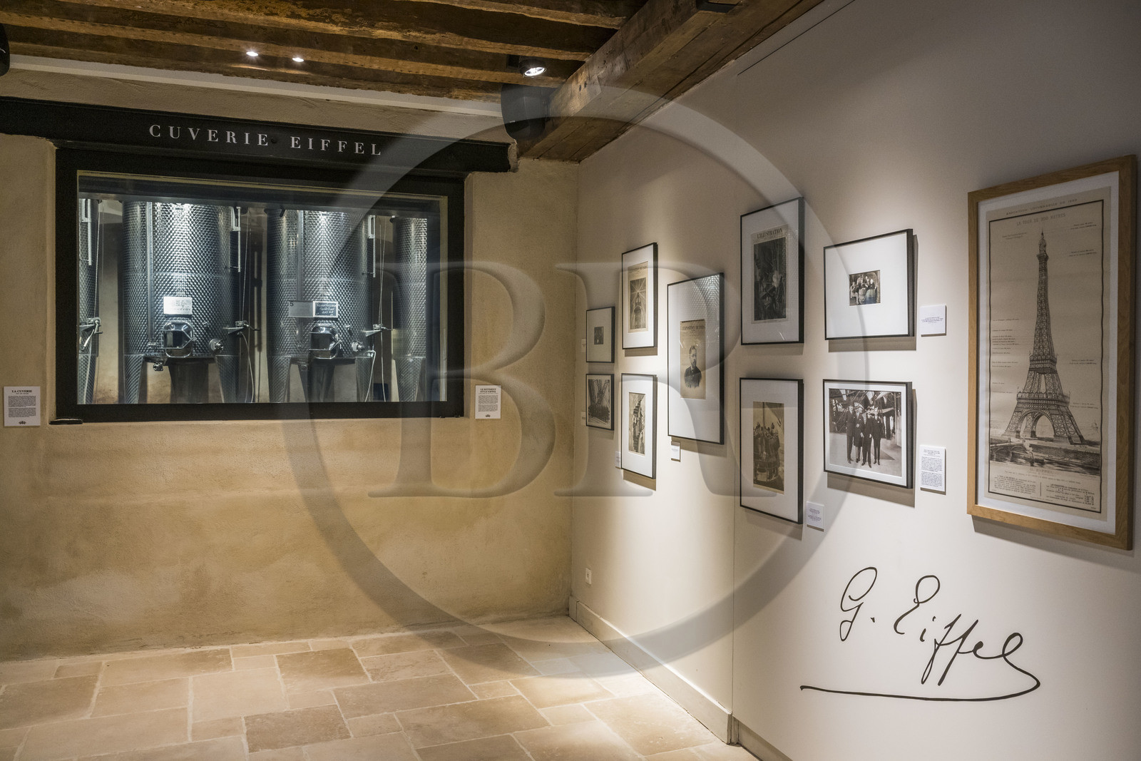 France, Côte-d'Or (21), les climats de Bourgogne classés Patrimoine Mondial de l'UNESCO, Beaune, Maison Champy, plus ancienne maison de négoce de vins de Bourgogne fondée en 1720, la cuverie de style Eiffel où Louis Pasteur réalisa ses premiers travaux sur la conservation du vin et des aliments