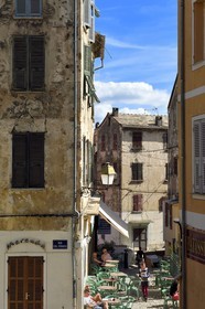 France, Haute-Corse (2B), Corte, le Bar de la Haute Ville sur la place Gaffori