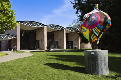 Suisse, Bâle, musée Tinguely, sculpture de Niki de Saint Phalle dans le parc