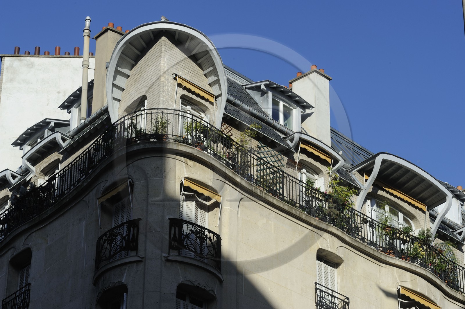 France, Paris (75), immeuble de l'ensemble dit de la rue Moderne autour de la rue Agar de style Art Nouveau par Hector Guimard