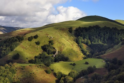 France, Pyrénées-Atlantiques (64), Pays-Basque, vallée des Aldudes, Urepel, frontière espagnole et limite du pays Quint (Kintoa)