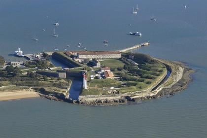 France, Charente-Maritime (17), Ile d'Aix, le Fort de la Rade (vue aérienne)