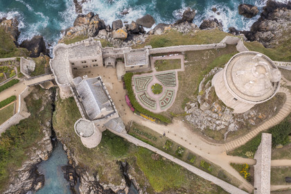 France, Côtes d'Armor (22), Grand Site de France Cap d'Erquy – Cap Fréhel, Plévenon, le Fort La Latte ou château de la Roche Goyon du XVème siècle (vue aérienne)