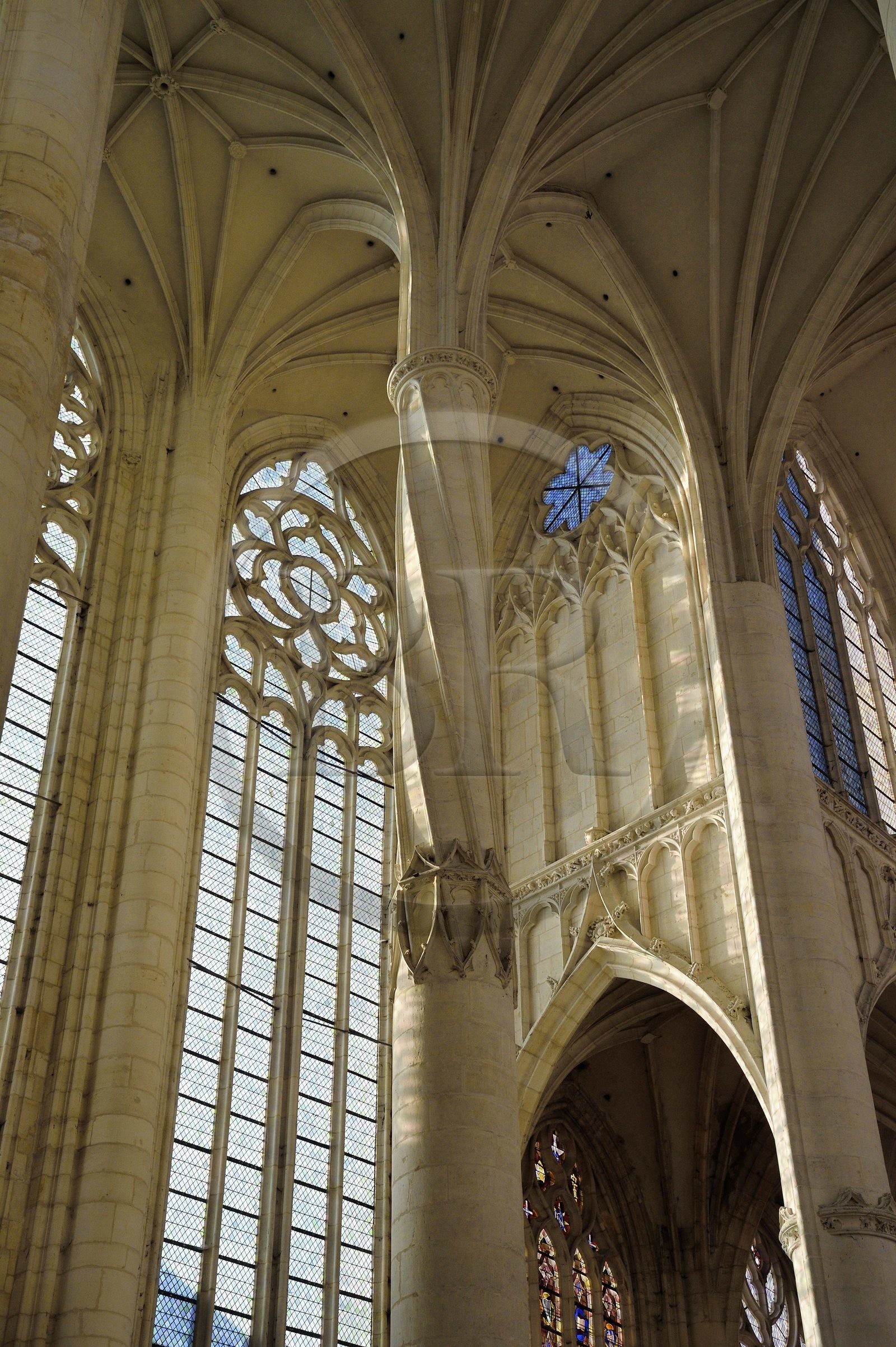 France, Meurthe-et-Moselle (54), Saint-Nicolas-de-Port, basilique de Saint Nicolas, colonne torsadée dans le bras sud du transept