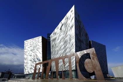 Royaume-Uni, Irlande du Nord, Belfast, quartier des docks de Queen's Island, le centre Titanic Belfast Experience