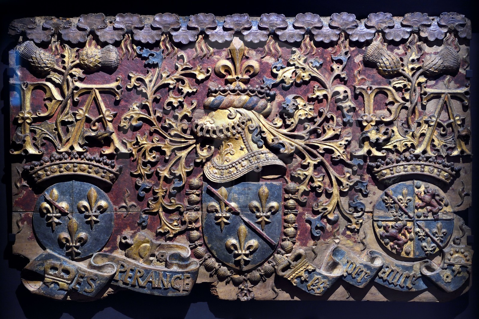 France, Allier (03), ancienne province du Bourbonnais, Moulins, musée départemental et municipal Anne-de-Beaujeu dans l'ancien Pavillon Anne de Beaujeu, panneau aux armes de Pierre II de Bourbon et de Anne de France (fin du XVe siècle)