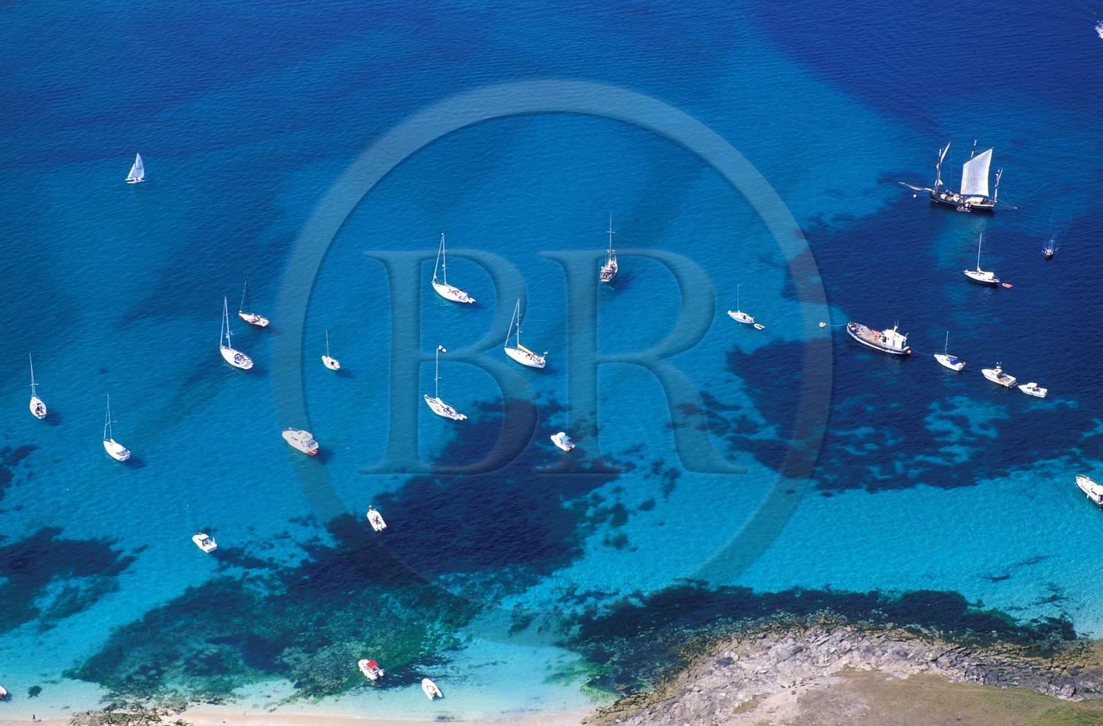 France, Finistère (29), archipel des Glénans, le lagon (vue aérienne)