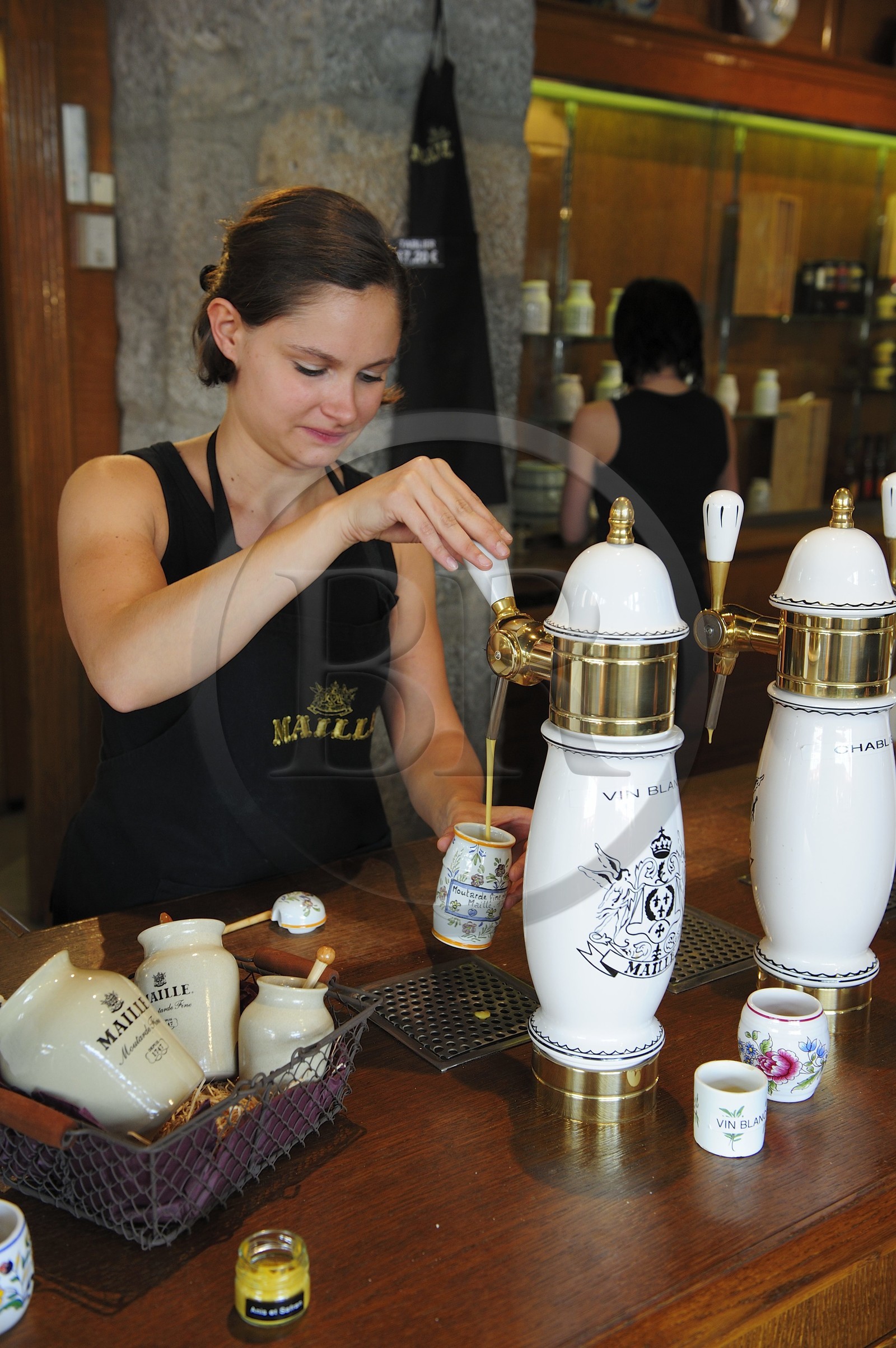 France, Côte d'Or (21), Dijon, boutique Maille, moutarde pression