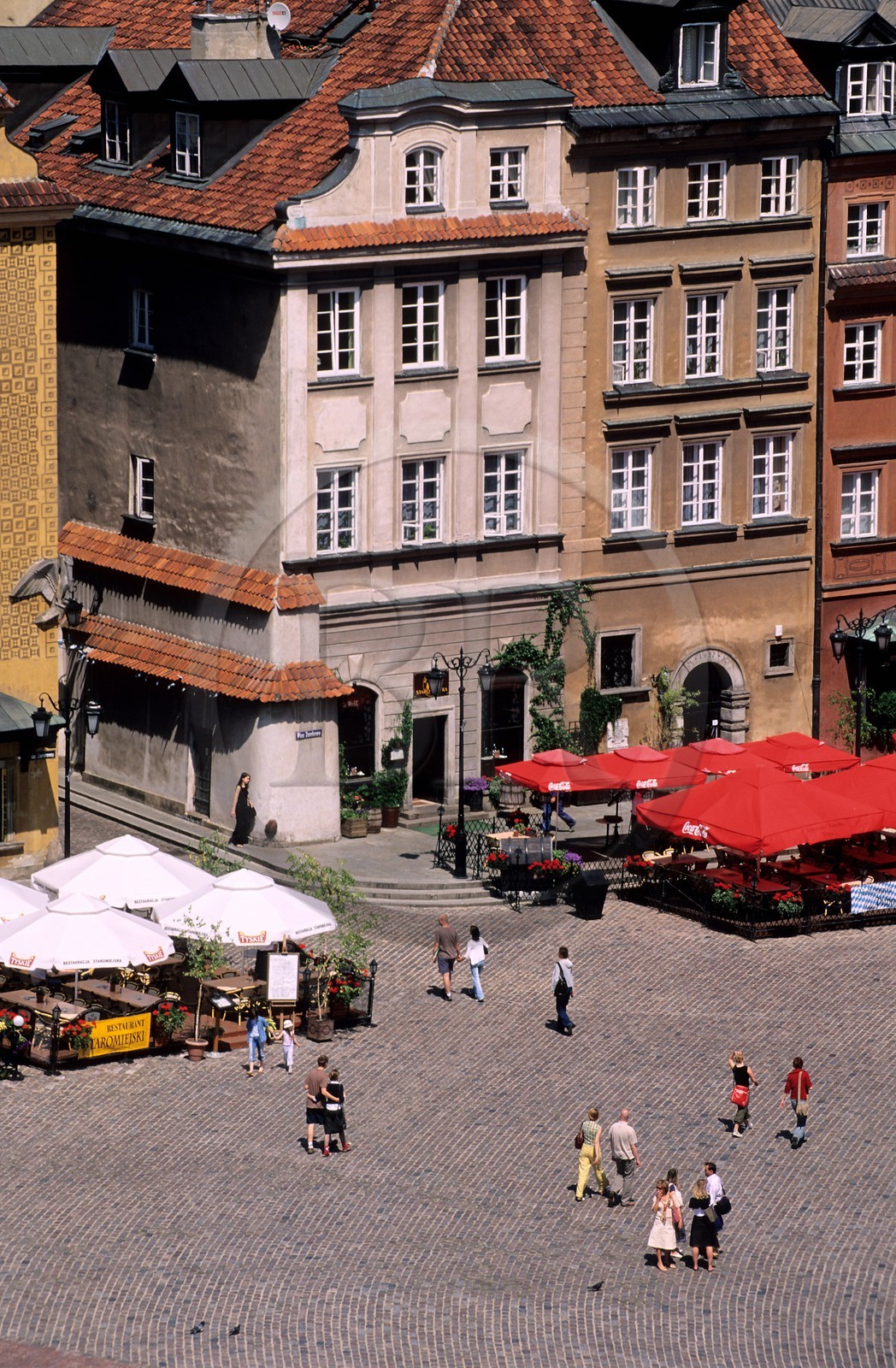 Pologne, Varsovie, maisons sur la place du château (Zamkowy) à l'entrée de la vieille ville