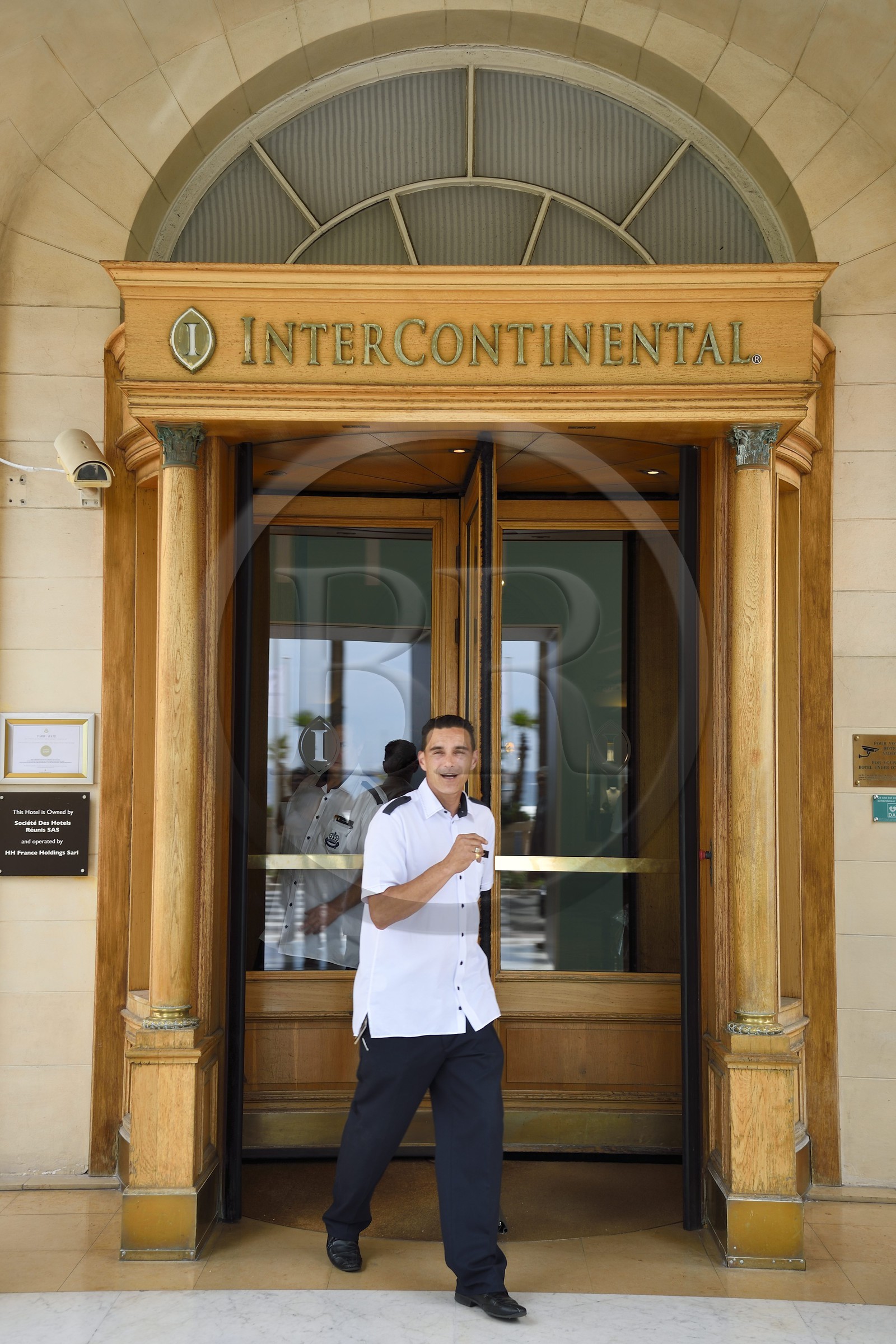 France, Alpes-Maritimes (06), Cannes, porte tambour du Carlton sur le boulevard de la Croisette