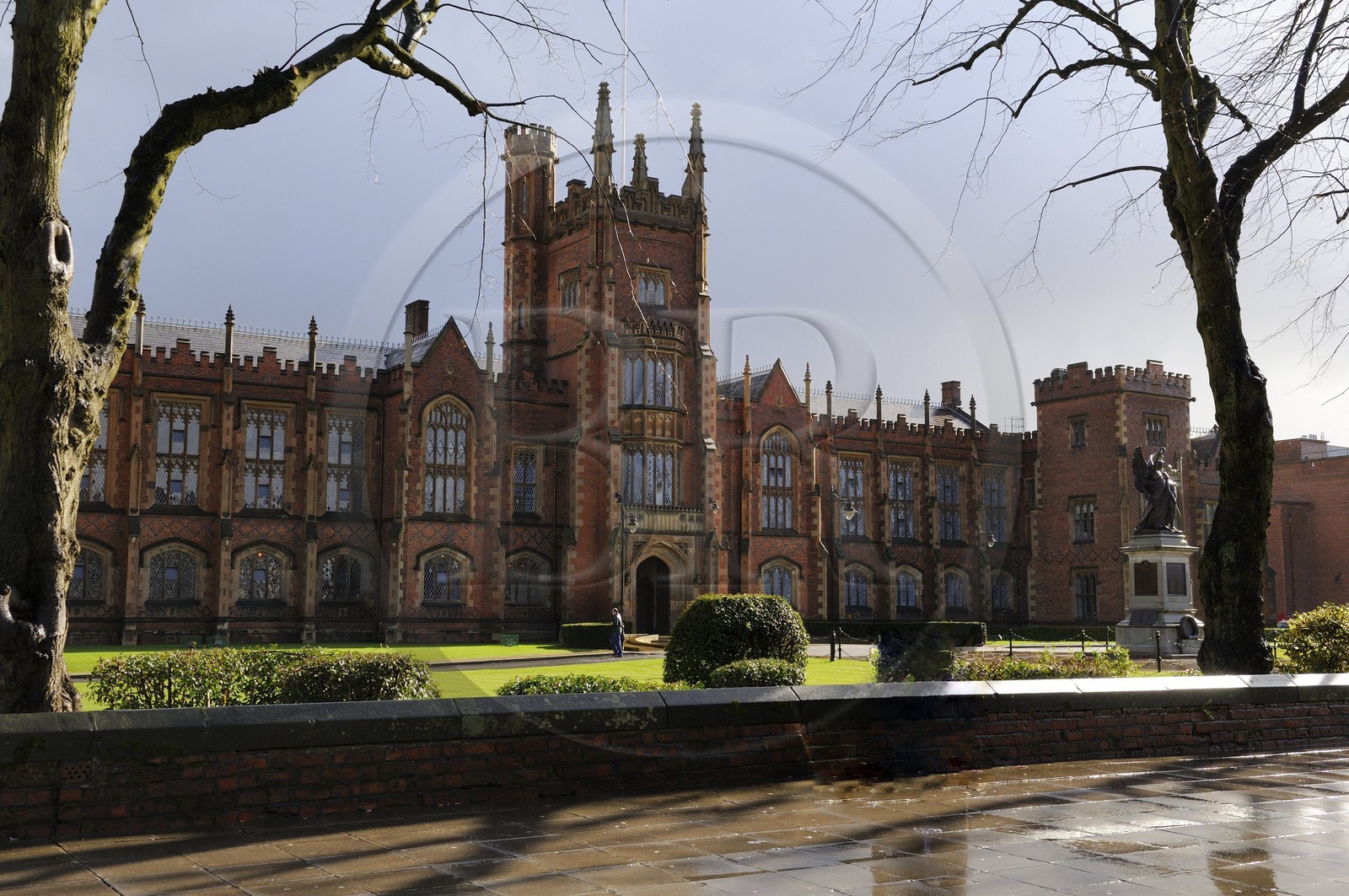 Royaume-Uni, Irlande du Nord, Belfast, le batiment principal de Queen's University de style Tudor