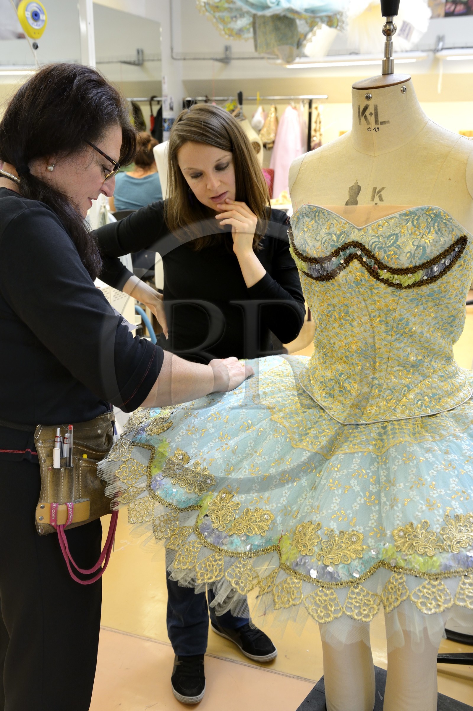 France, Paris (75), Opéra Garnier, les ateliers du costume, les ateliers flous, confection d'un tutu