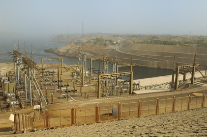 Egypte, Haute Egypte, Assouan, centrale hydroélectrique du haut-barrage sur le Nil