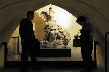 France, Paris (75), Arc de Triomphe, exposition d'un élément original d'une des facades