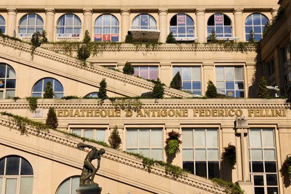 France, Hérault (34), Montpellier, quartier Antigone de l'architecte Ricardo Bofill, les Echelles de la Ville abritent la médiathèque Federico Fellini