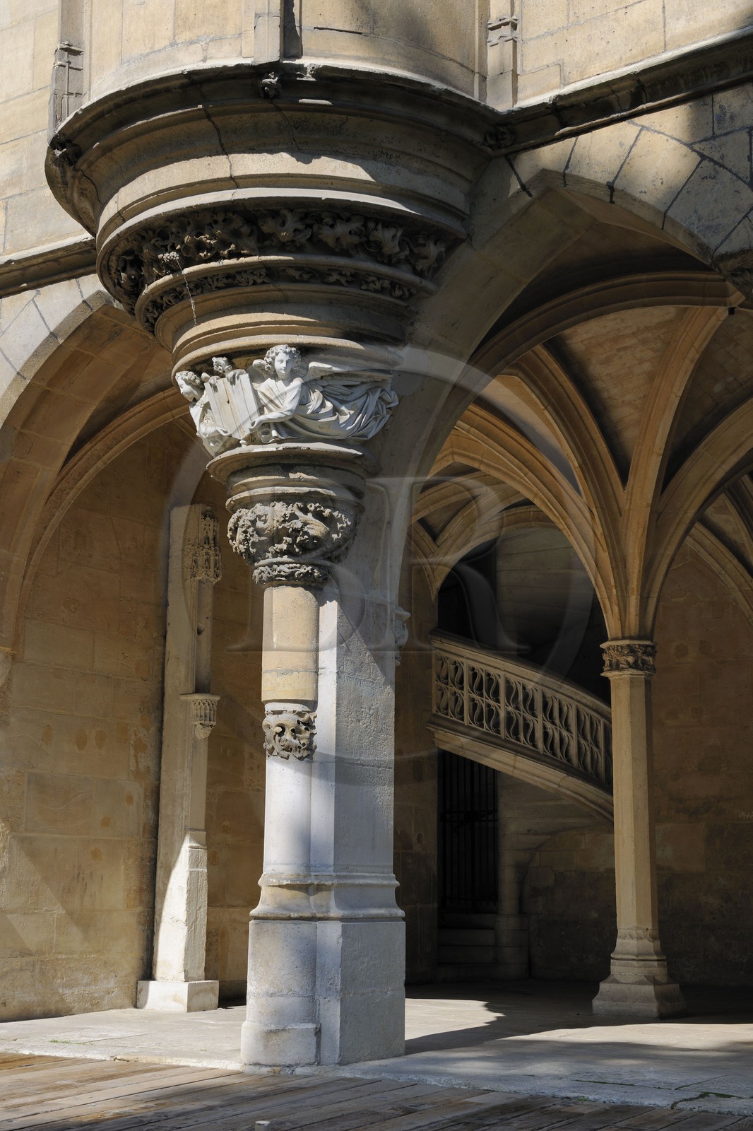 France, Paris (75), musée du Moyen-Age, ancien hôtel de Cluny, escalier de la chapelle