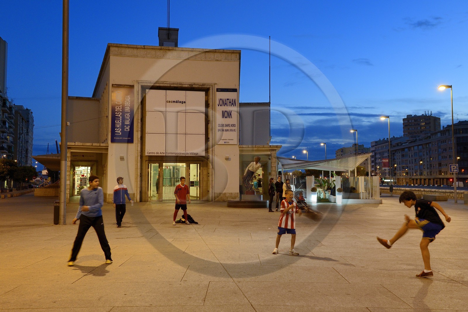 Espagne, Andalousie, Malaga, quartier Soho, le centre d’art contemporain (CAC Malaga), enfants jouant au football