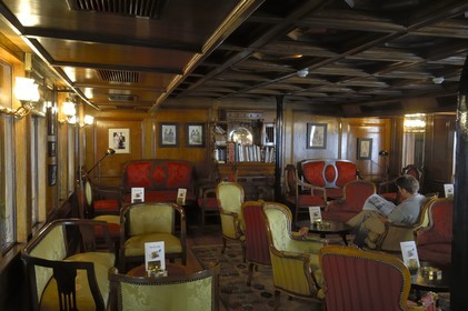 Egypte, Haute Egypte, croisière sur le Nil entre Louxor et Assouan, le Steam Ship Sudan, le salon