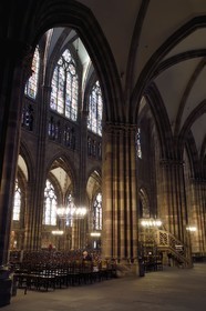 France, Bas-Rhin (67), Strasbourg, vieille ville classée au Patrimoine Mondial de l'UNESCO, la cathédrale Notre-Dame, la nef avec la chaire du grand prédicateur Geiler de Kaysersberg