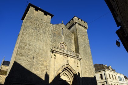 France, Dordogne, Perigord Pourpre, Beaumont du Perigord, 13th century Saint-Laurent-et-Saint-Front fortified church in english Gothic style