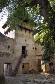 Roumanie, Transylvanie, Cincsor, église fortifiée du XIIIème siècle, une des tours de défense