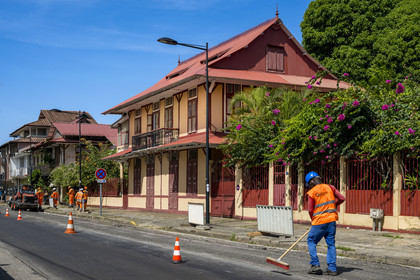 France, Guyane, Cayenne, maison traditionnelle de style colonial dans la vieille ville rue Héder