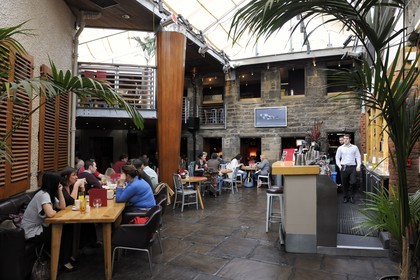 Royaume-Uni, Ecosse, Edimbourg, le restaurant Indigo Yaard dans Charlotte Lane