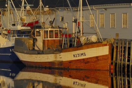 Norway, Nordland County, Lofoten Islands, Moskenes island , fishermen's port of Hamnoy near Reine under the midnight sun