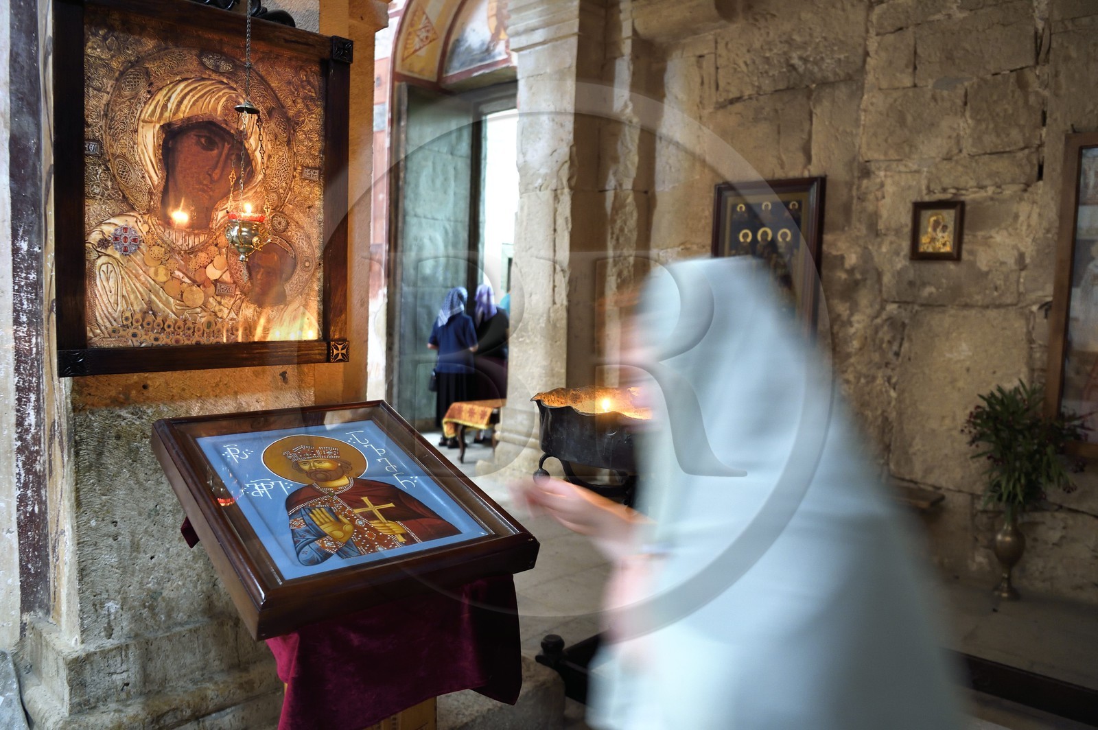 Géorgie, Iméréthie, Kutaissi, monastère de Ghelati, classé Patrimoine Mondial de l'UNESCO, prières aux Saints Géorgie, Iméréthie, Kutaissi, monastère de Ghelati, classé Patrimoine Mondial de l'UNESCO, prières aux Saints