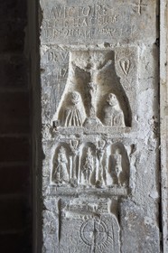 France, Allier (03), ancienne province du Bourbonnais, Moulins, Tour de la Mal-Coiffée de l'ancien Chateau des Ducs de Bourbon qui fut transformée en prison jusqu'en 1984, graffitis de militaires datant de fin XVII siècle lorsque le batiment abritait une garnison