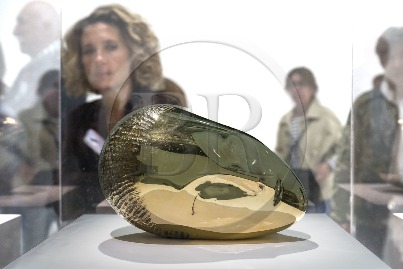 France, Paris (75), quartier des Halles, le Centre Pompidou aussi apellé Beaubourg, Musée National d'Art Moderne (MNAM), exposition retrospective Brancusi, La Muse endormie, 1910, bronze poli