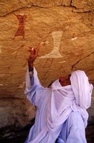 Libya, region of the desert, the Fezzan (Sahara), Tadrart Akakus, rock drawings of Wadi Teshwinat (representation of dancers)
