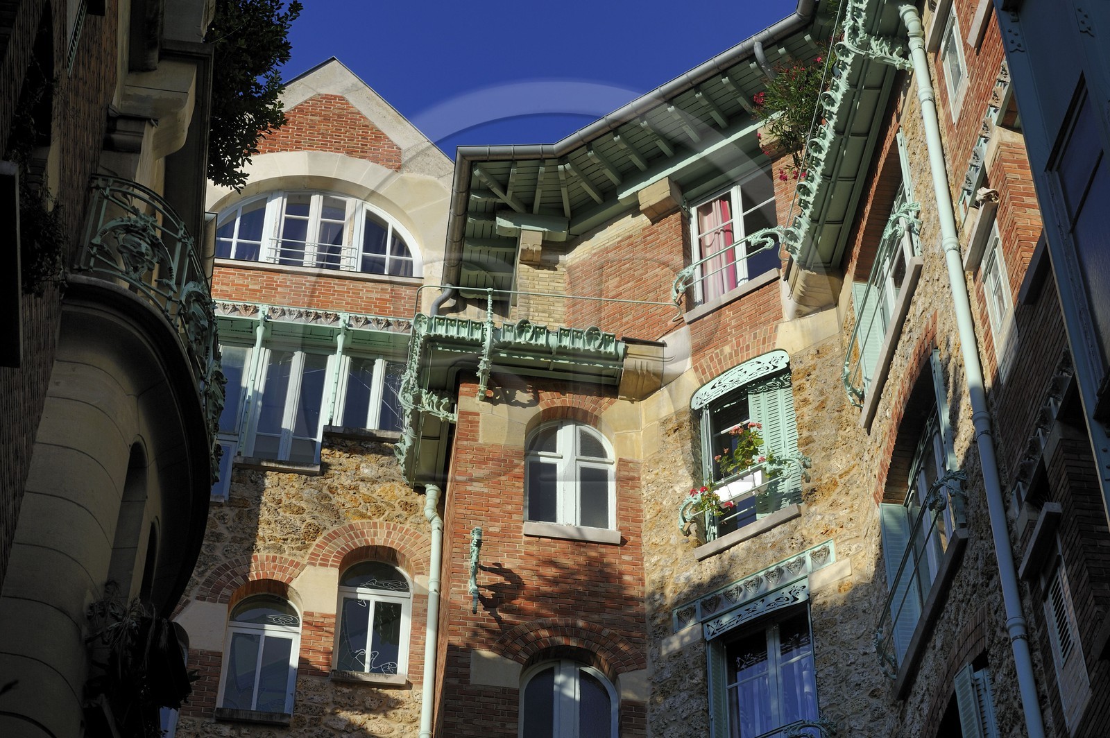 France, Paris (75), le Castel-Beranger, immeuble du 14 rue La Fontaine de style Art Nouveau  par Hector Guimard France, Paris (75), le Castel-Beranger, immeuble du 14 rue La Fontaine de style Art Nouveau  par Hector Guimard