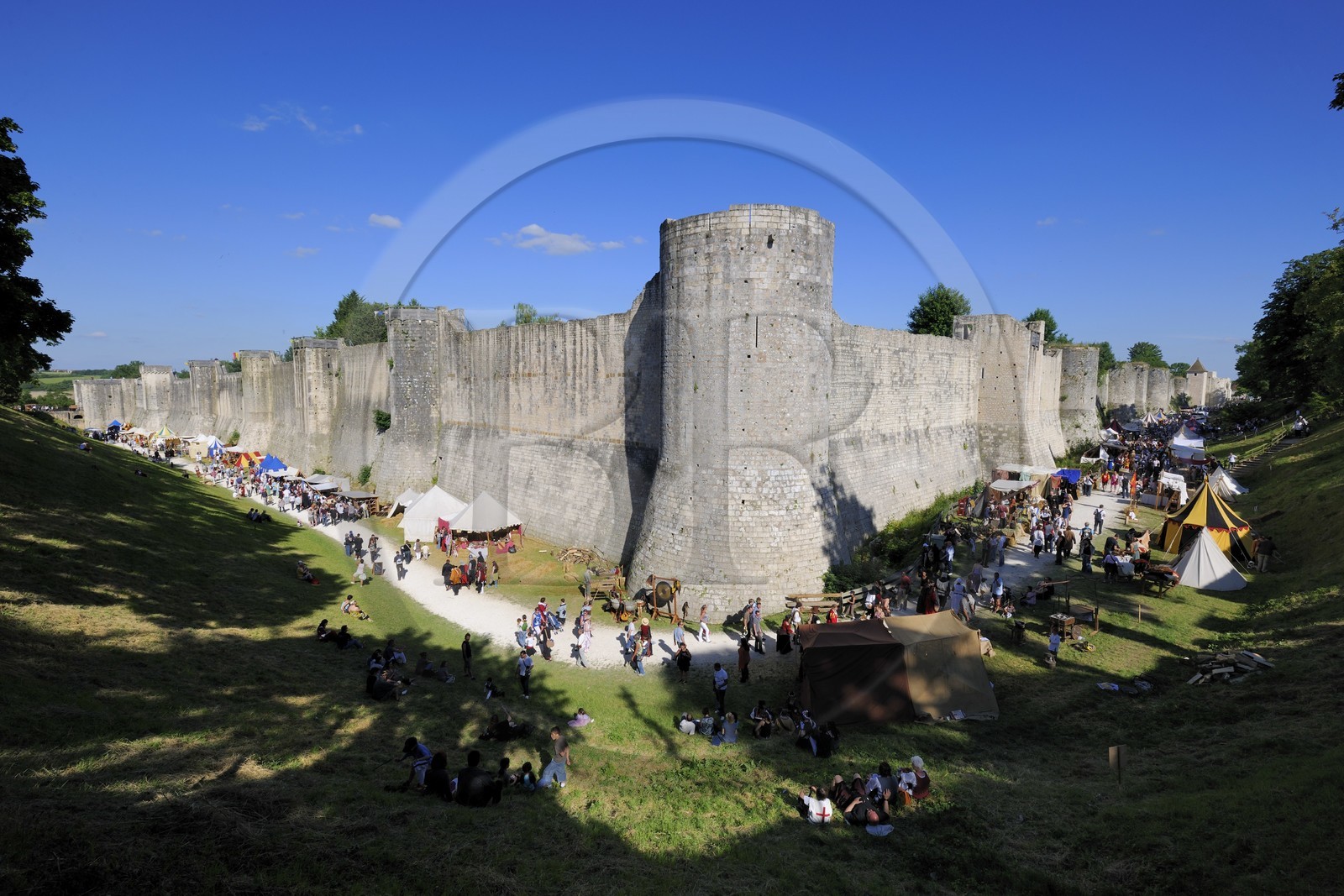 France, Seine et Marne (77), Les Médiévales de Provins, ville classée Patrimoine Mondial de l'UNESCO, la Tour aux engins sur les remparts France, Seine et Marne (77), Les Médiévales de Provins, ville classée Patrimoine Mondial de l'UNESCO, la Tour aux engins sur les remparts