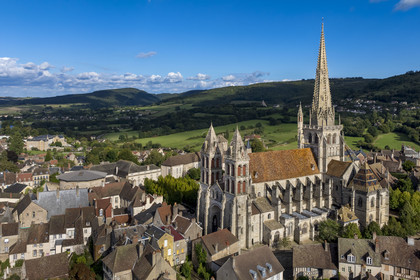France, Saône-et-Loire (71), Autun, la cathédrale Saint-Lazare (vue aérienne)
