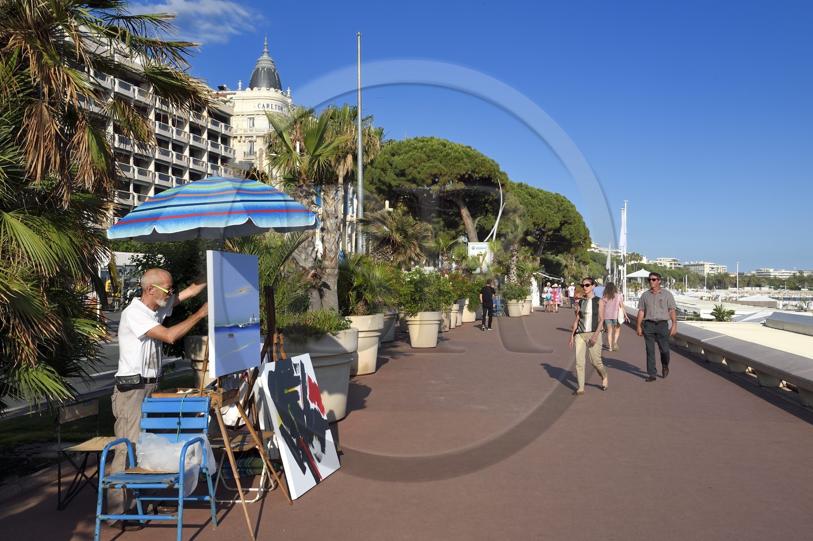 France, Alpes-Maritimes (06), Cannes, peintre sur la Croisette